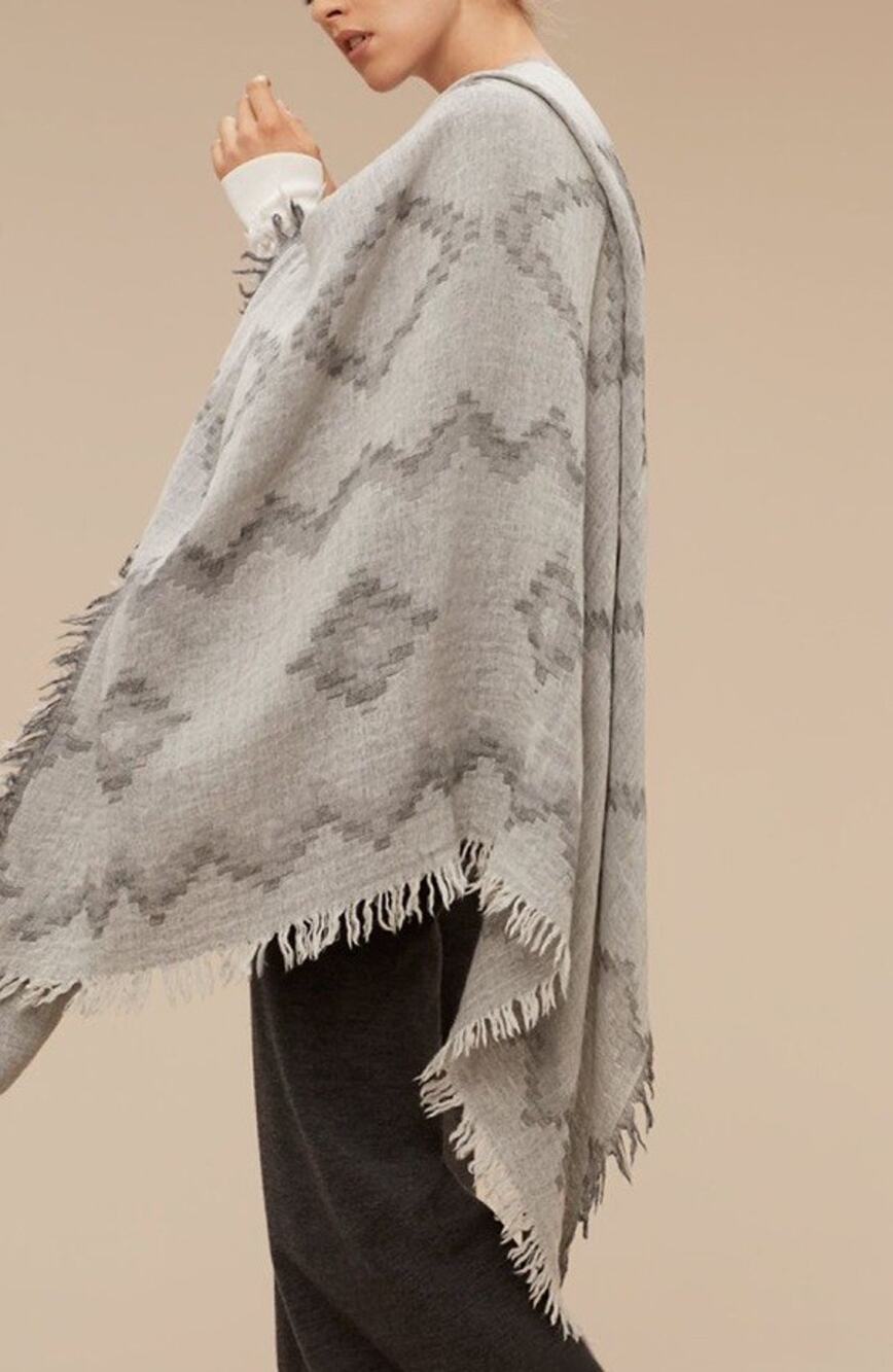 Wilfred Aritzia Blanket Aztec Scarf Wool Rectangle Fringe Boho Wrap 38"x 54"